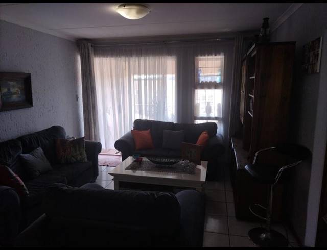 2 BEDROOM TOWNHOUSE FOR SALE IN MONDEOR